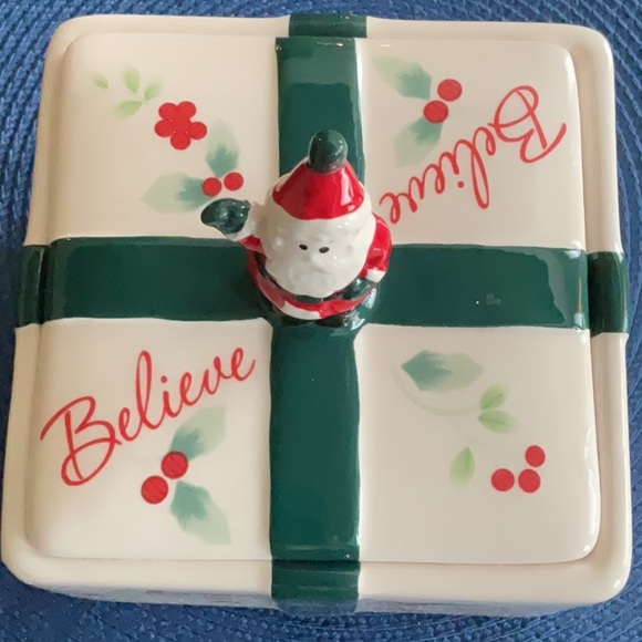 🌿NWOT Pfaltzgraff Winterberry Santa Treat Jar🌿 - Picture 2 of 14